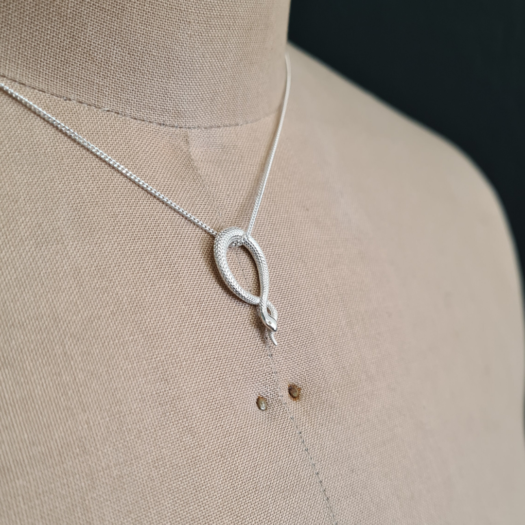 SNAKE SILVER NECKLACE - Connie Dimas