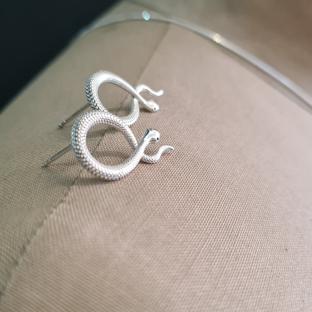 SNAKE SILVER EARRINGS - Connie Dimas