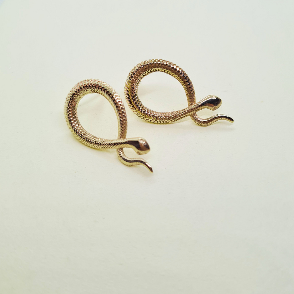 SNAKE GOLD EARRINGS - Connie Dimas