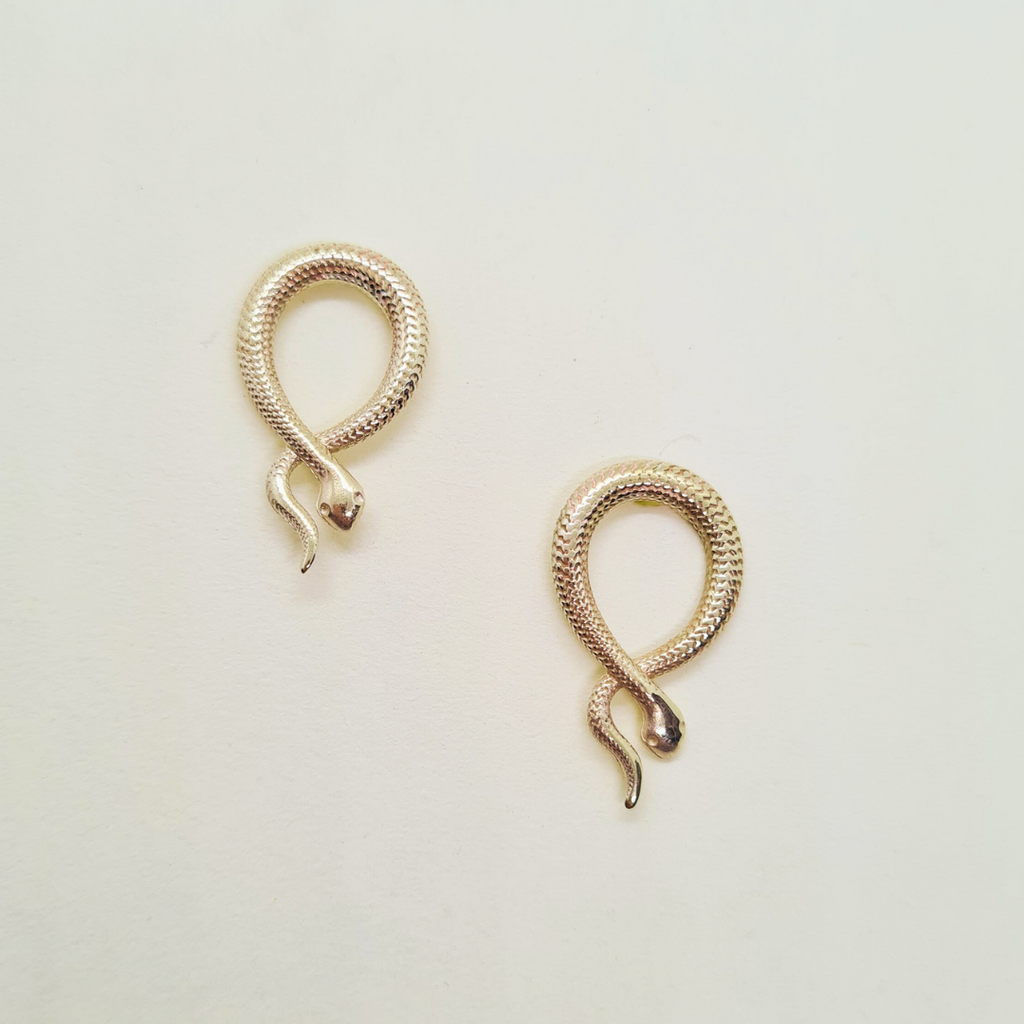 SNAKE GOLD EARRINGS - Connie Dimas