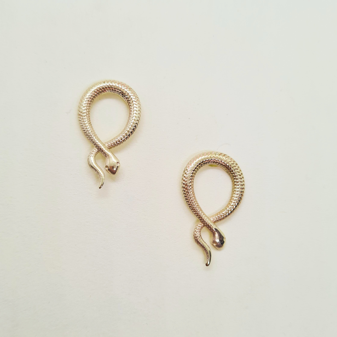 SNAKE GOLD EARRINGS - Connie Dimas