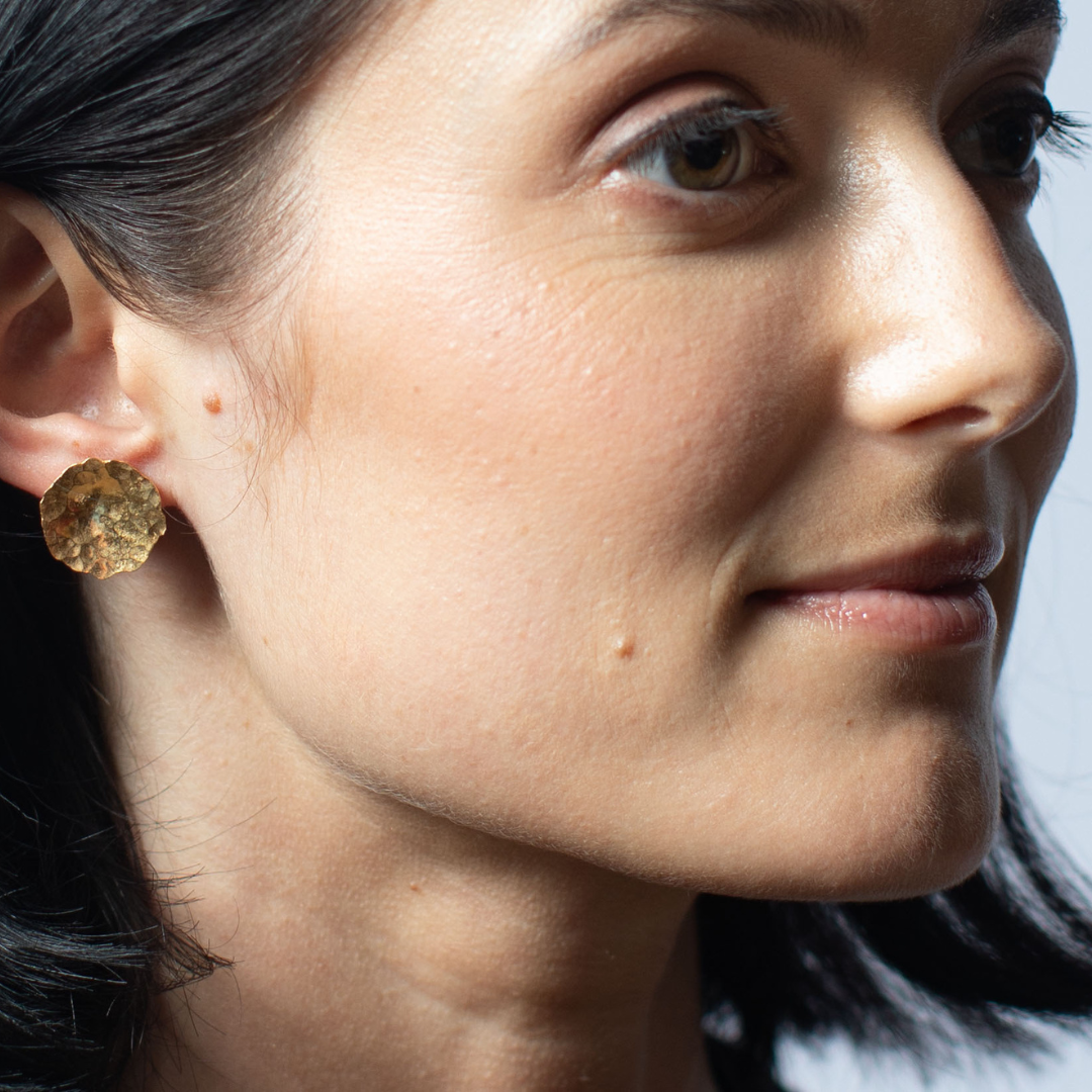 HAMMERED ROUND GOLD STUDS - Connie Dimas