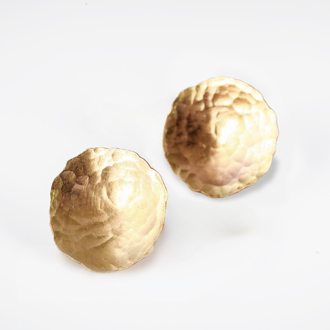 HAMMERED ROUND GOLD STUDS - Connie Dimas