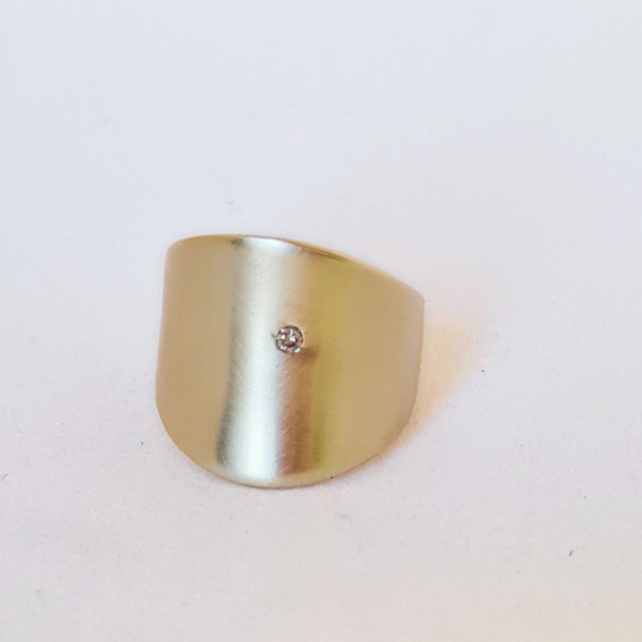 yellow gold wide ring curved design with diamond