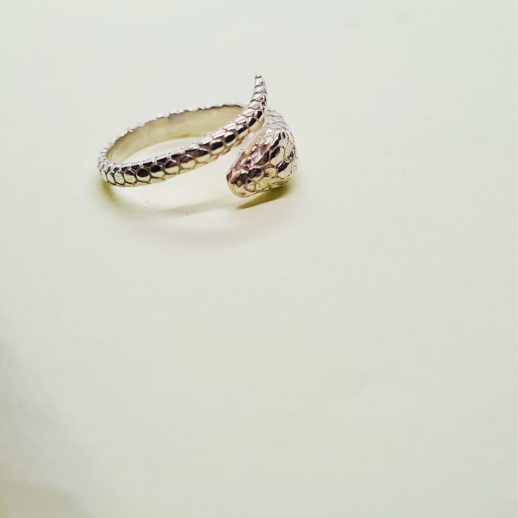 SNAKE RING - Connie Dimas